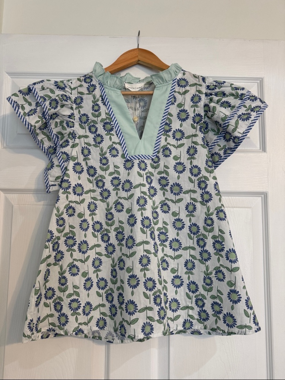 entro Floral V-Neck Flutter Sleeve Blouse in White, Blue & Green